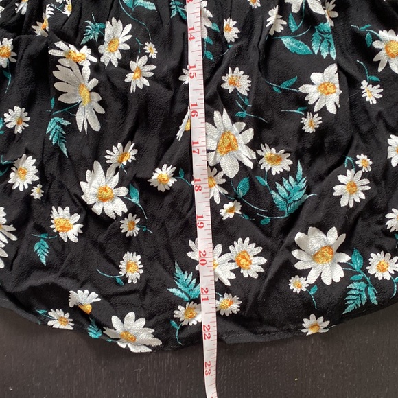 Forever 21 babydoll daisy print T-shirt size L - Picture 10 of 11